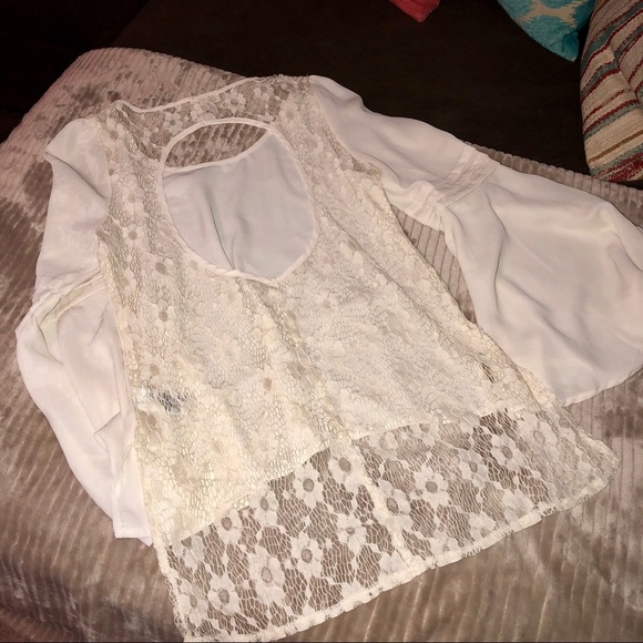 Bell Sleeve, Open Lace Back Flow-y Blouse 🌻 - Picture 5 of 5
